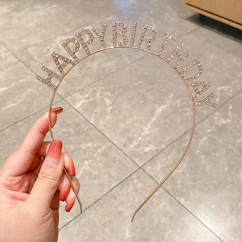 ゴールド ヘッドドレス とは？クラウンモチーフのダイヤモンドデザインカチューシャの実際の性能と使用シーン