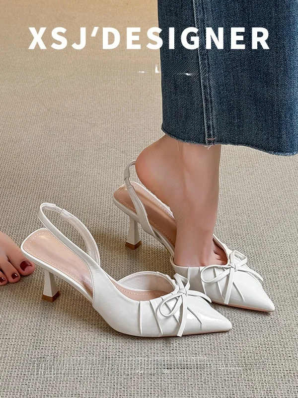 リゾートファッション50代にぴったりな1足は？フランス風のプリーツサンダルが解決する悩み