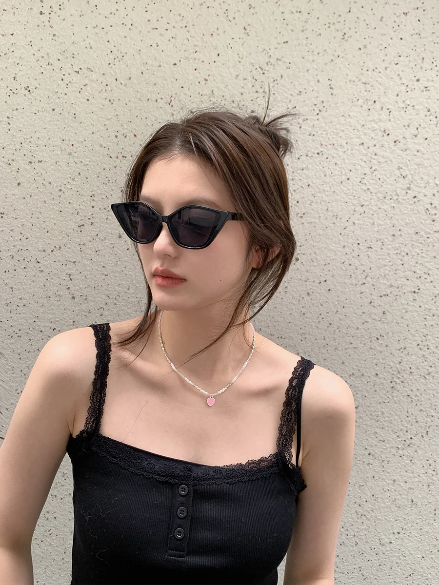 「かっこいい保護メガネ」を選ぶなら、夏の顔型に合うネコアイサングラスがベスト？