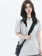 シンプルな無地ラウンドネック半袖Tシャツ【韓国風・ユニセックス・ゆったりフィット】
