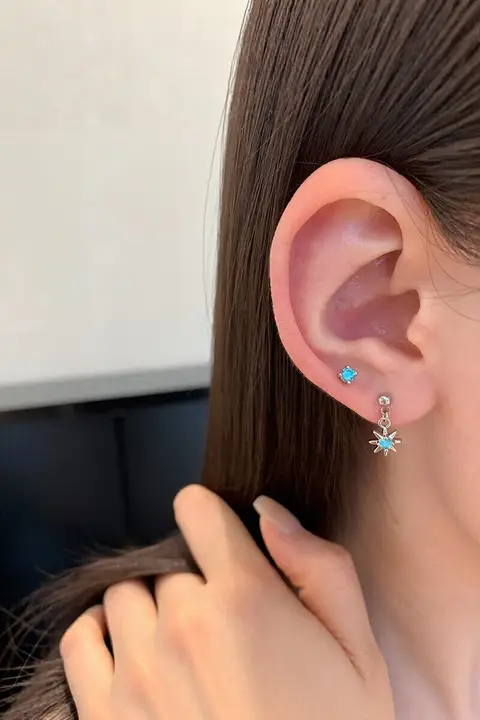 医療用チタン製 ダブルピアス イヤリング【青色・ファッショナブル・女性用】