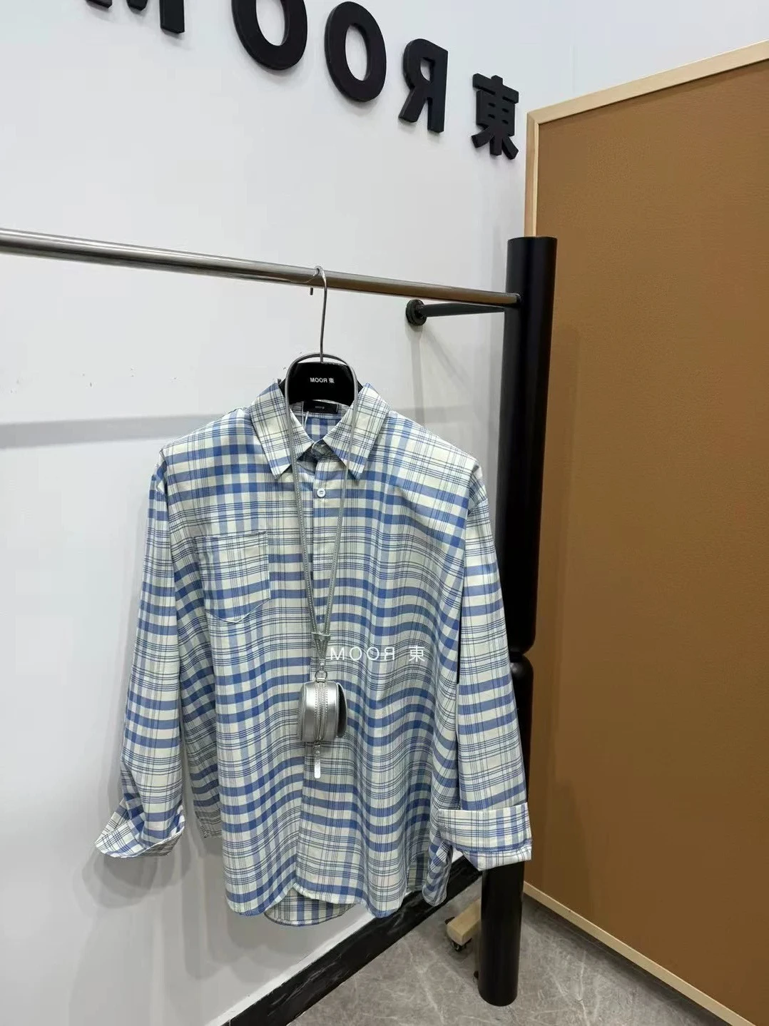 オープンカラーシャツ オーバーサイズ：春用チェック柄シャツの実用性と着こなしのバランス