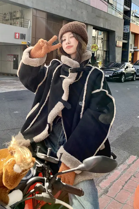 デザイン性の高いブラックライダージャケット【シープスキン風・冬用・厚手】