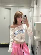 春に最適！カラフルドット柄の肩出し長袖Tシャツ【ゆったりデザイン・薄手・女性用】（セットアップ対応）