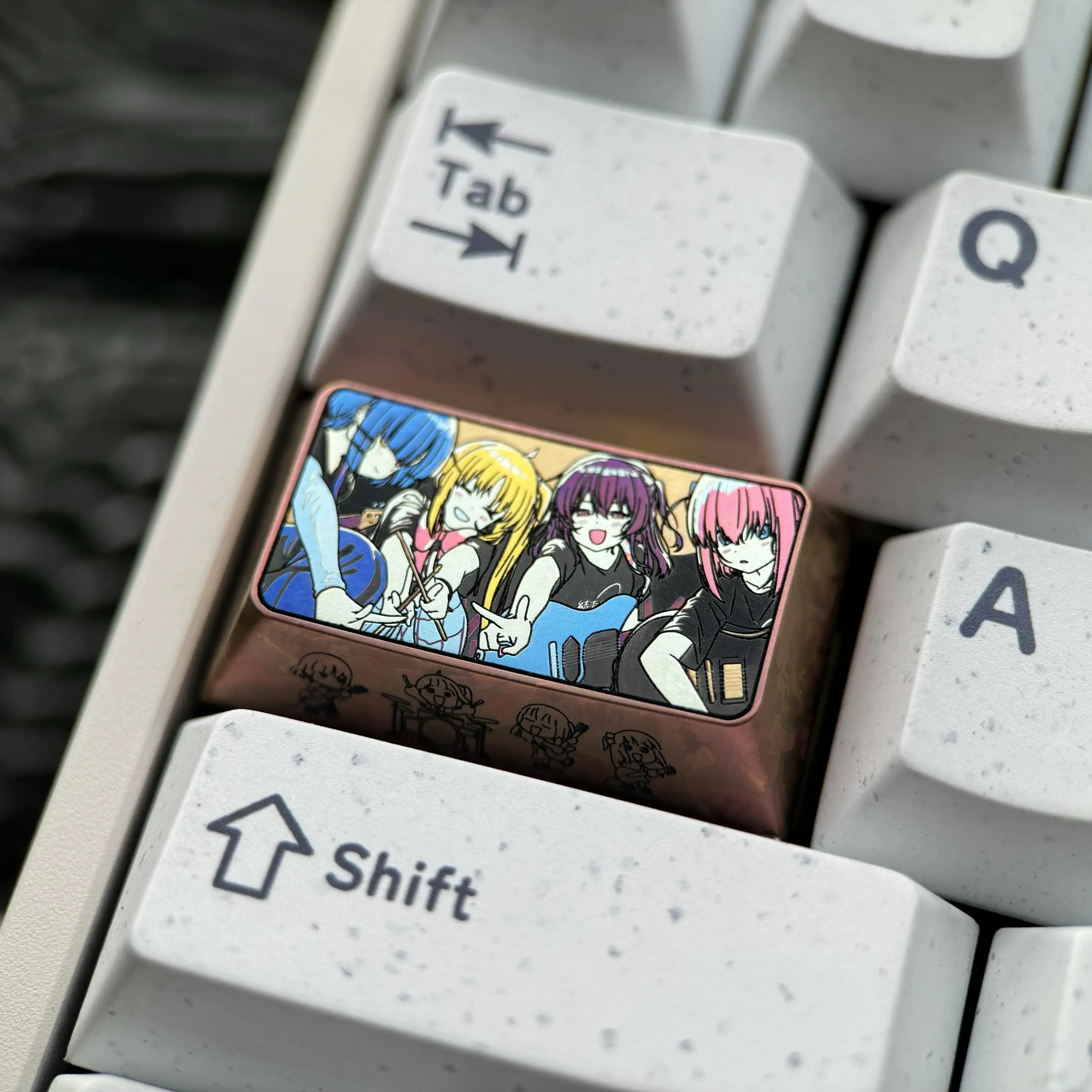 分離キーボードを選ぶべきタイミングは？孤独なロックスタイルが選ぶ、チタン合金のキーカバーとは