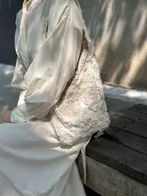 高級感ある不規則な斜め掛けバッグ【刺繍デザイン・女性用】