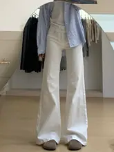 ホワイトのローライズフレアデニムパンツ【細身シルエット・女性用・踝丈・極上の柔らかさ】（セットアップ対応）