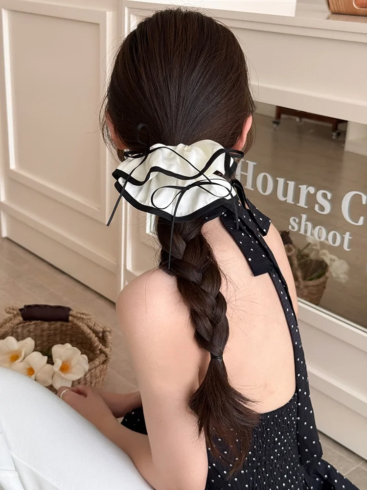 リボン付き大腸形ヘアゴムでポニーテールを簡単に固定する方法