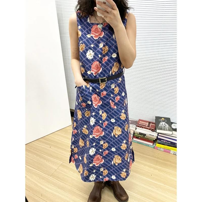レトロ花柄デザインのサスペンダーワンピース【昭和風】：ビックカラーワンピースの代表的なスタイルとは