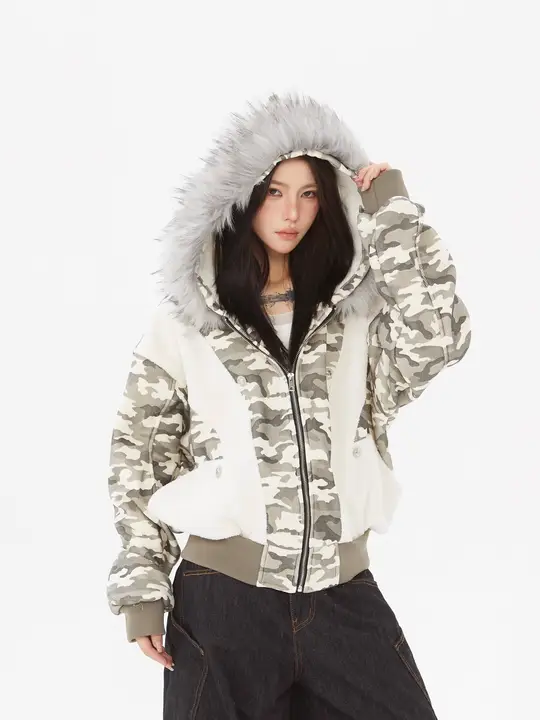 迷彩柄ショートパーカー【毛皮付き・冬用・女性用】