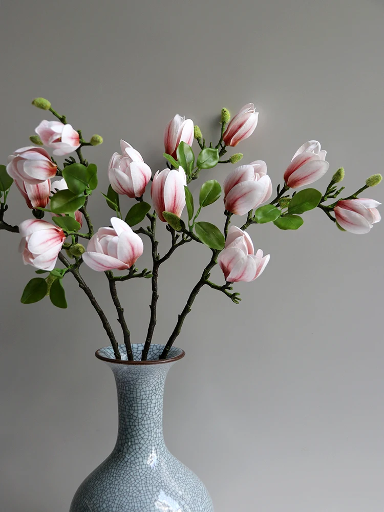リアルな玉蘭と薔薇のアレンジ フラワーインテリア：新中式風冬花壇のデザインと実用性