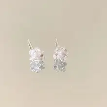 秋冬向けの小花デザインの耳釘【極上の柔らかさ・高級感・洗練された雰囲気】