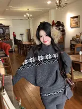 印象的な色合いのニットセーター【冬用・レトロデザイン・女性用】