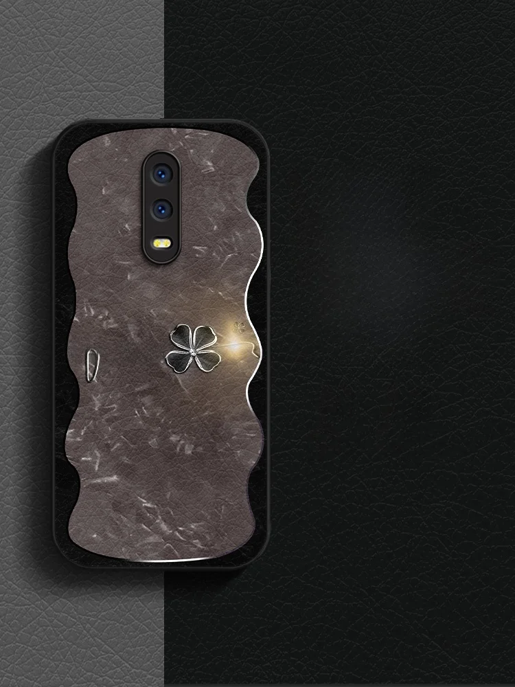 OPPO R17用の高級感全包型ケース：四葉草デザインとストラップ付きの保護機能を徹底解説