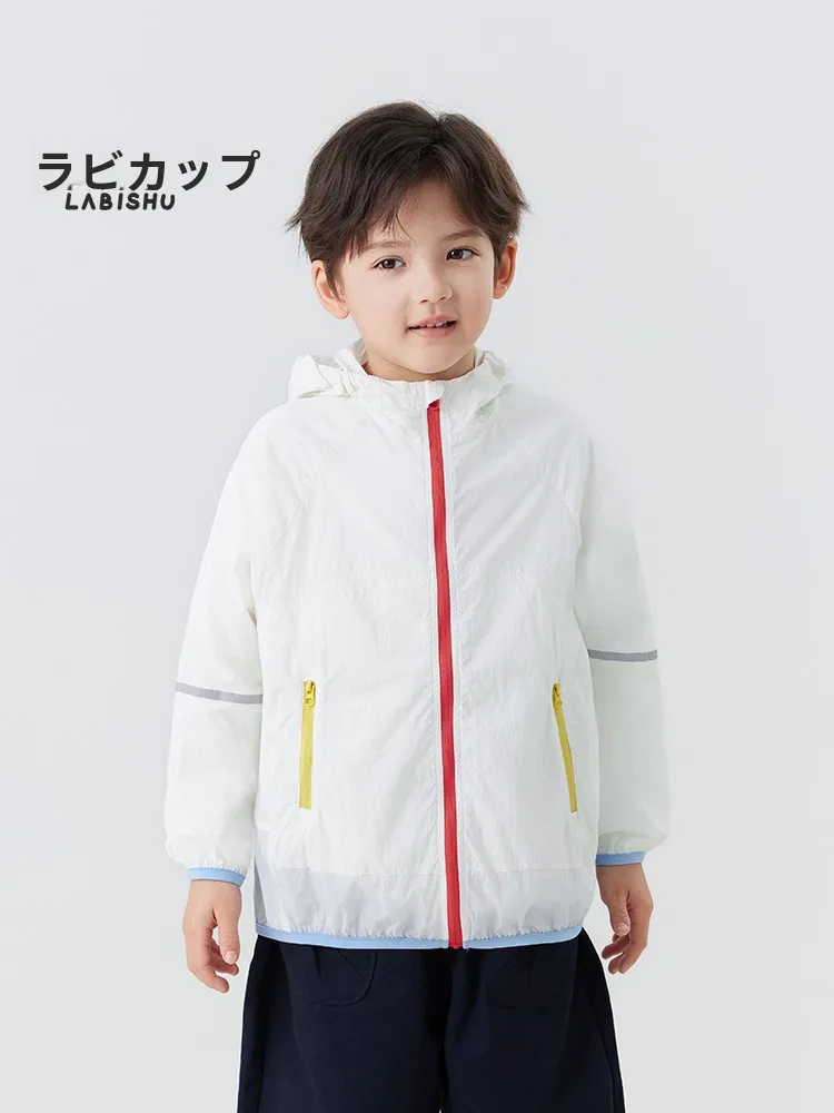 アウトドア製品で子どもを守るには？子供用薄手フード付きアウターの選び方と実際の使い方
