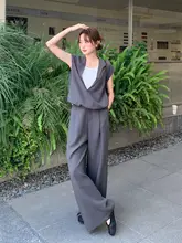 灰色のした高級感漂う韓国風コーディネート（セットアップ対応）