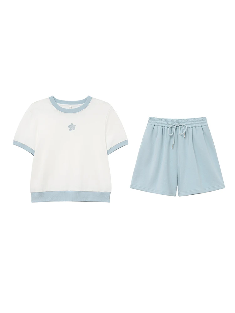 オーバーサイズTシャツとショートパンツをどう選ぶ？夏のカジュアルスタイルに最適な組み合わせとは？
