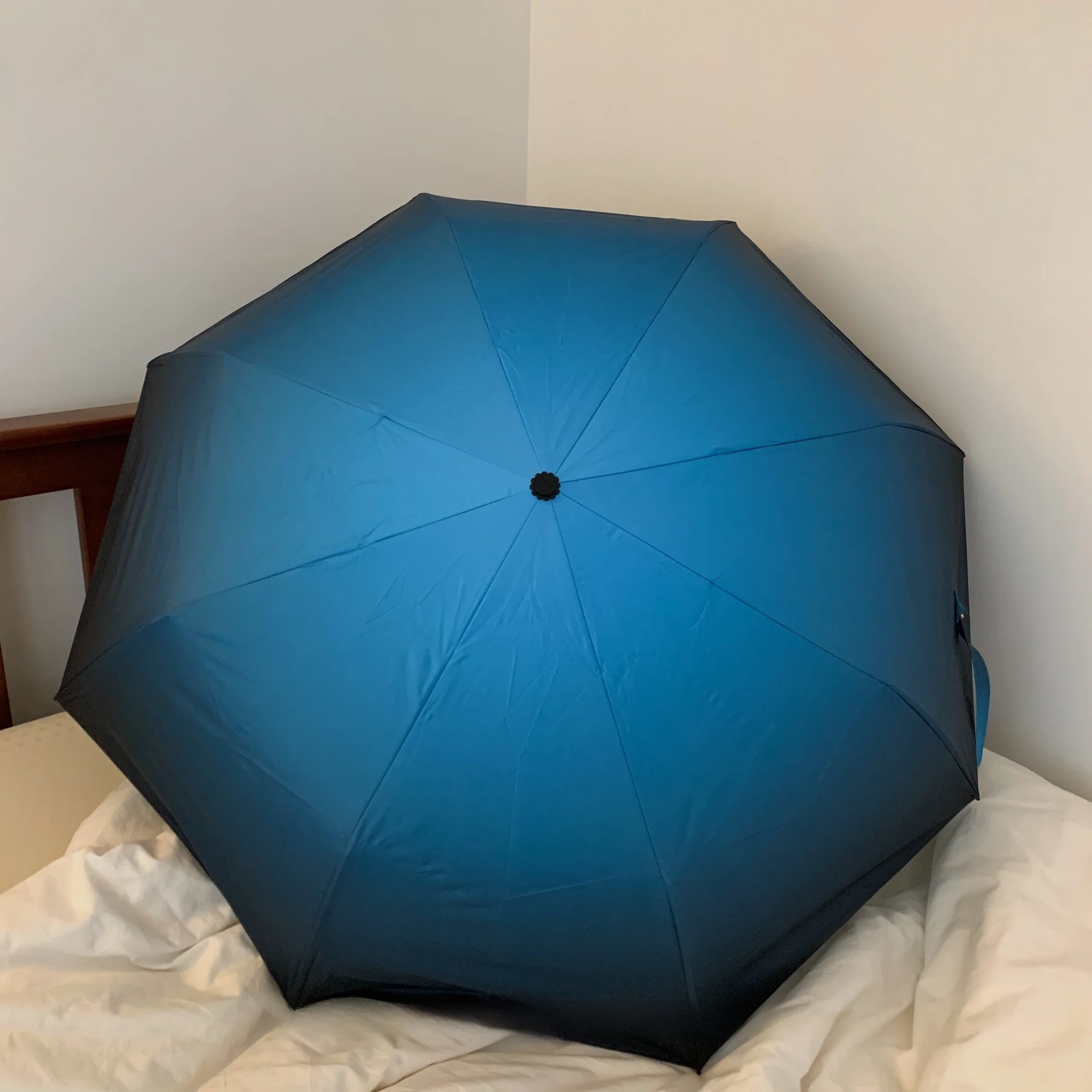 墨色グラデーションの高防晒撮影用傘：風に強い晴雨両用モデルの実用性と耐久性検証