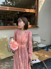 春にぴったり！フレンチスタイルのロングワンピース【ピンク・花柄・Vネック・ウエストマーク】
