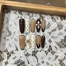 モカカラーのドット模様ネイル【秋冬向け・フレンチスタイル・手作り】