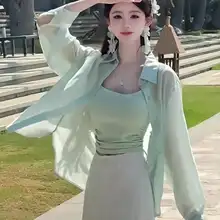 デザイン性のある薄手防晒シャツとキャミソールの2点セット（セットアップ対応）