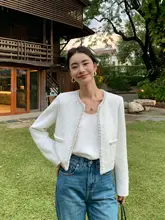 ビーズ刺繍入り フレンチスタイルのラグジュアリー感ある ショート ジャケット【ラウンドネック・ツイード風・女性用】