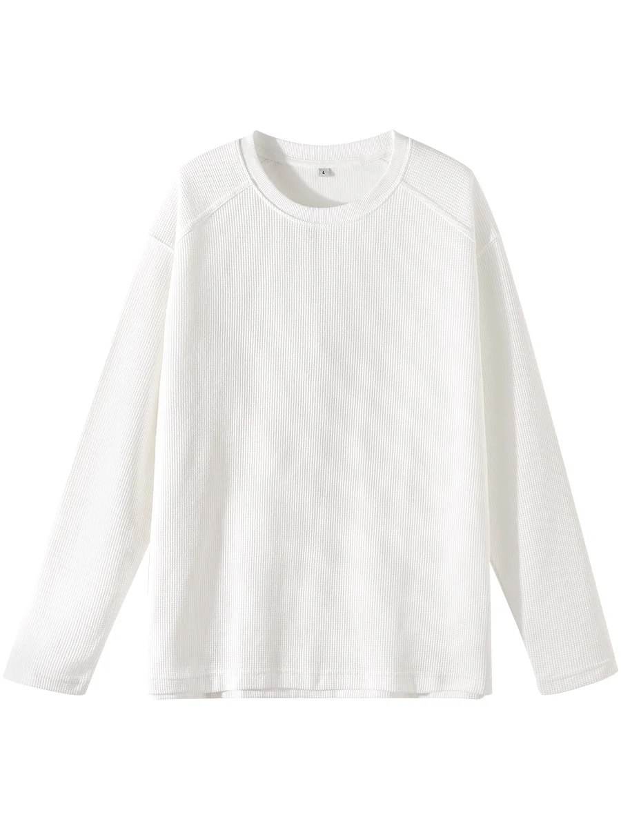 純白の重厚ワッフル長袖Tシャツ：男女兼用のゆったりデザインが日常に届く