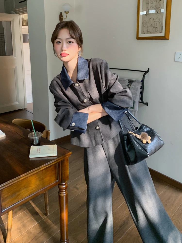 黒ジャケットとグレーパンツの組み合わせは、本当に必要なのか？