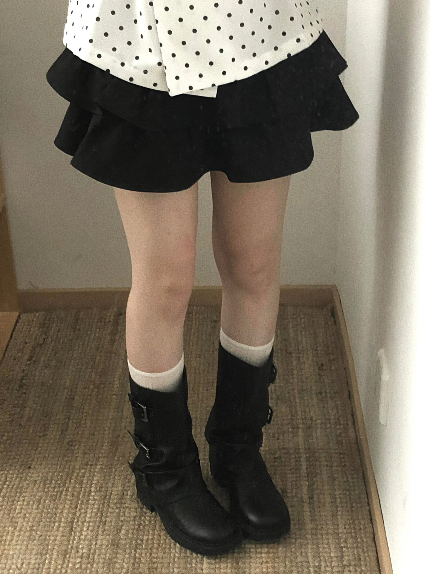 ドット柄シャツのきれいめOLコーデ：夏用学院風トップスの実用性と着こなしポイント