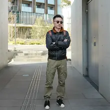 軍用グリーンの多ポケット男性用カーゴパンツ【レトロ・スリムフィット・束脚・カジュ  アル】（セットアップ対応）