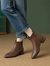 黒の真皮ショートブーツ【尖ったトゥ・太ヒール・起毛ニット・秋冬用】