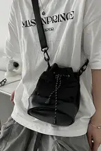 シンプルなユニセックスデザインのバケツバッグ【肩掛け・ドローストリング・カジュアル】