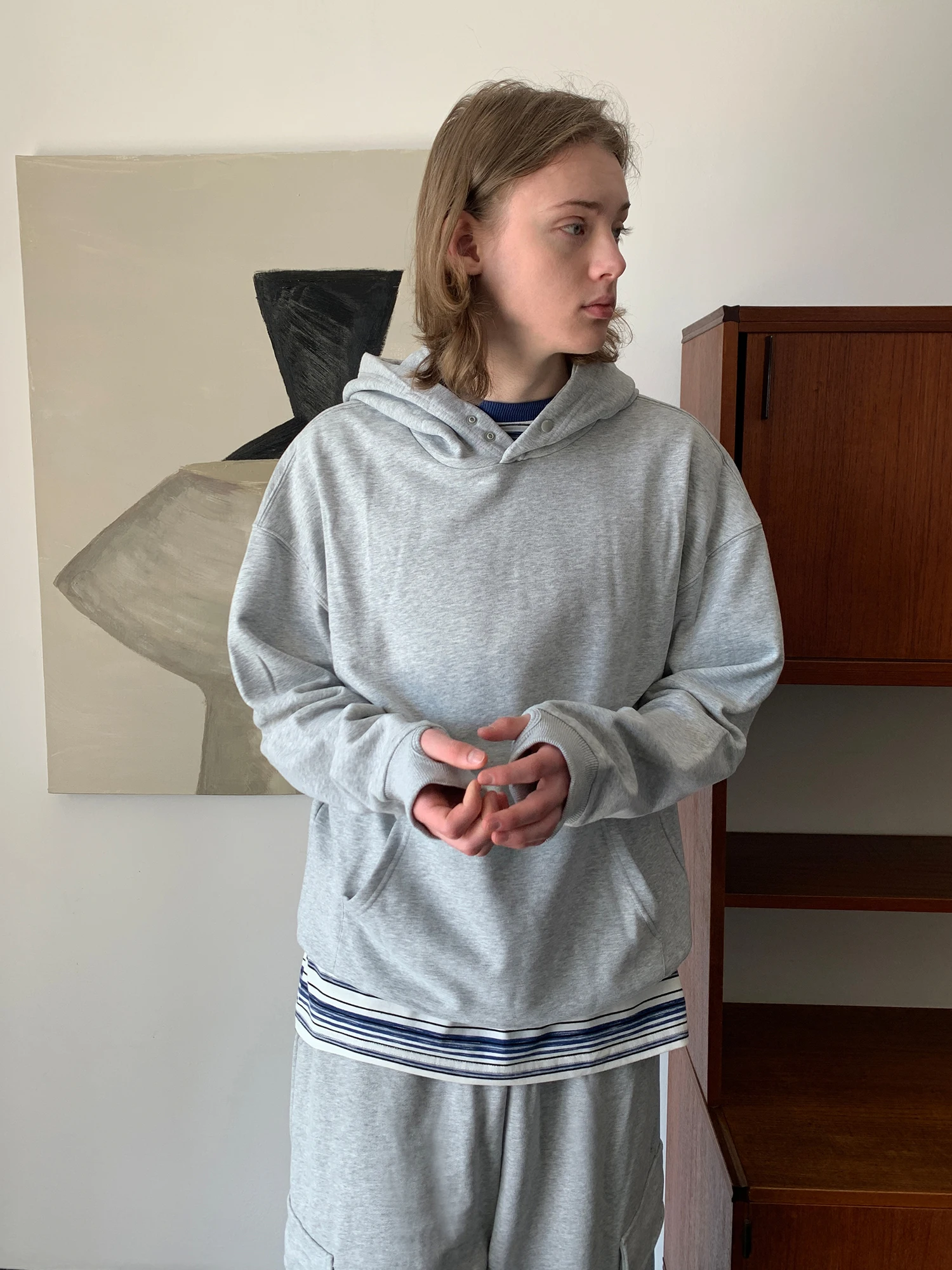 オーバーサイズパーカー ネイビー カジュアル フード付き メンズ おすすめ着こなし