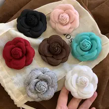 山茶花ブローチ【高級感あるデザイン・復古的な花・スーツコート用】