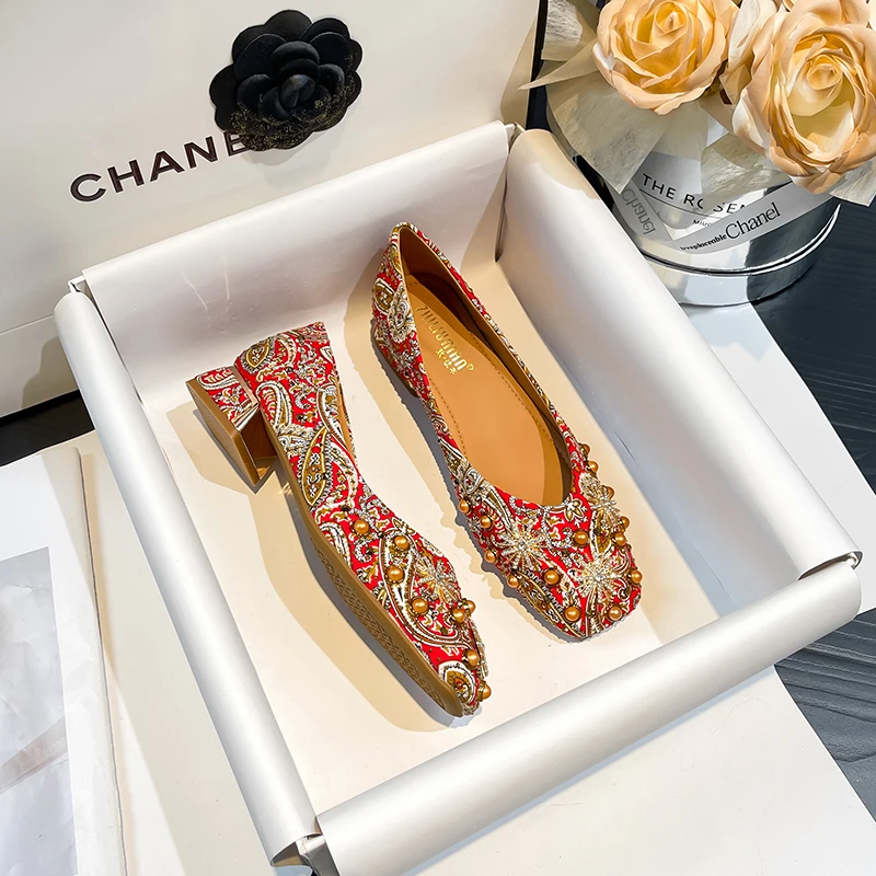 結婚式に着る靴はどう選ぶ？赤いシューズが意外に効果的な理由を解説