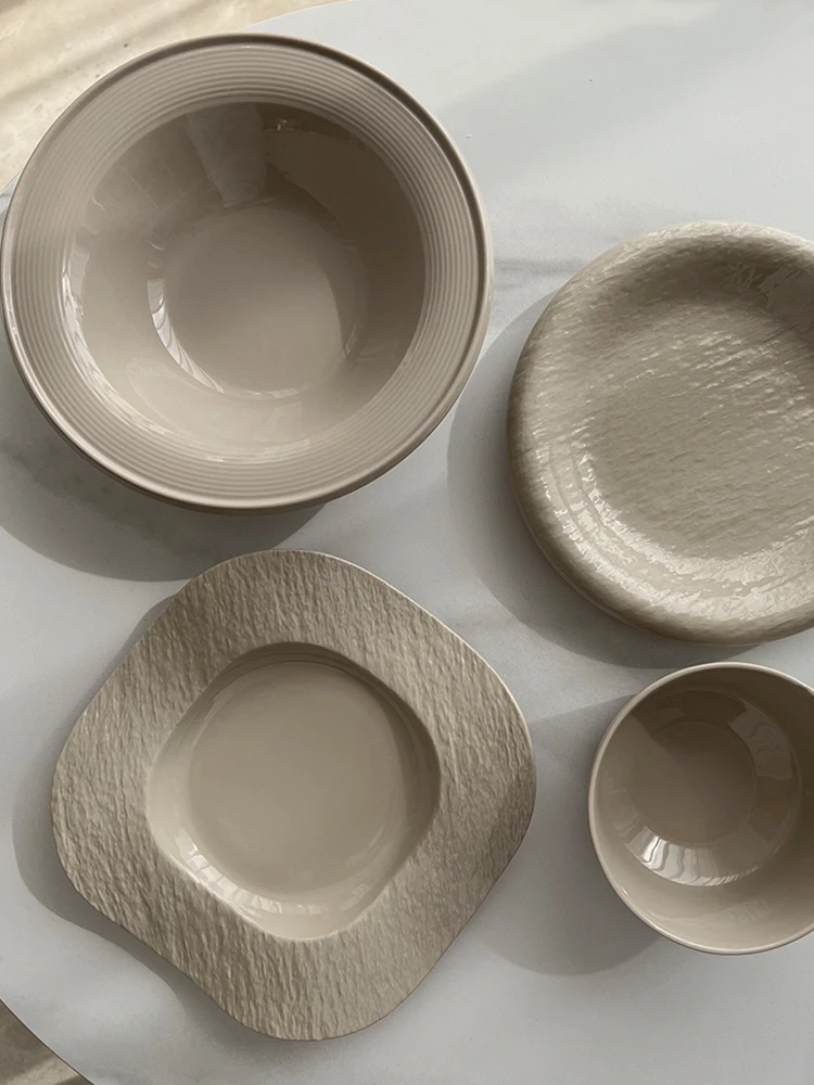 北欧風のシンプルな陶器食器：一人暮らし向けのベージュストーン柄セットの実用性とコストパフォーマンス