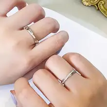 18Kホワイトゴールドのカップルリング【モアサナイト・ダイヤモンド・モビウスデザイン】