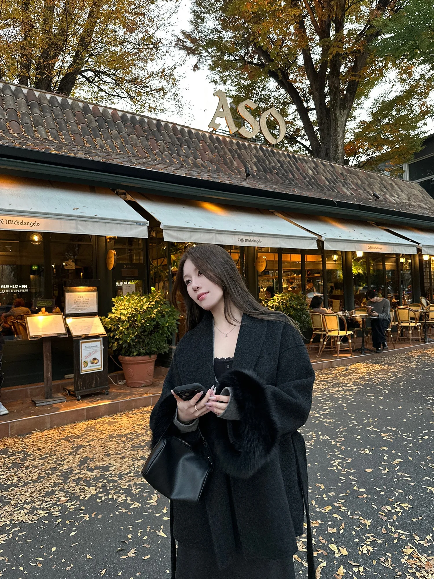 コートをいつまで着るべき？通勤女性が選ぶ「リバーシブルウールコート」の正しい着用時期とは