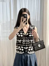 ブラックホワイトのコントラスト編みVネックベスト【ショート丈・ノースリーブ・ニットトップス】（セットアップ対応）