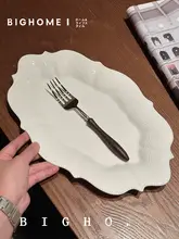 フレンチスタイルの浮彫りオーバル魚皿【陶器製・白色・上質感・高級感あるデザイン】