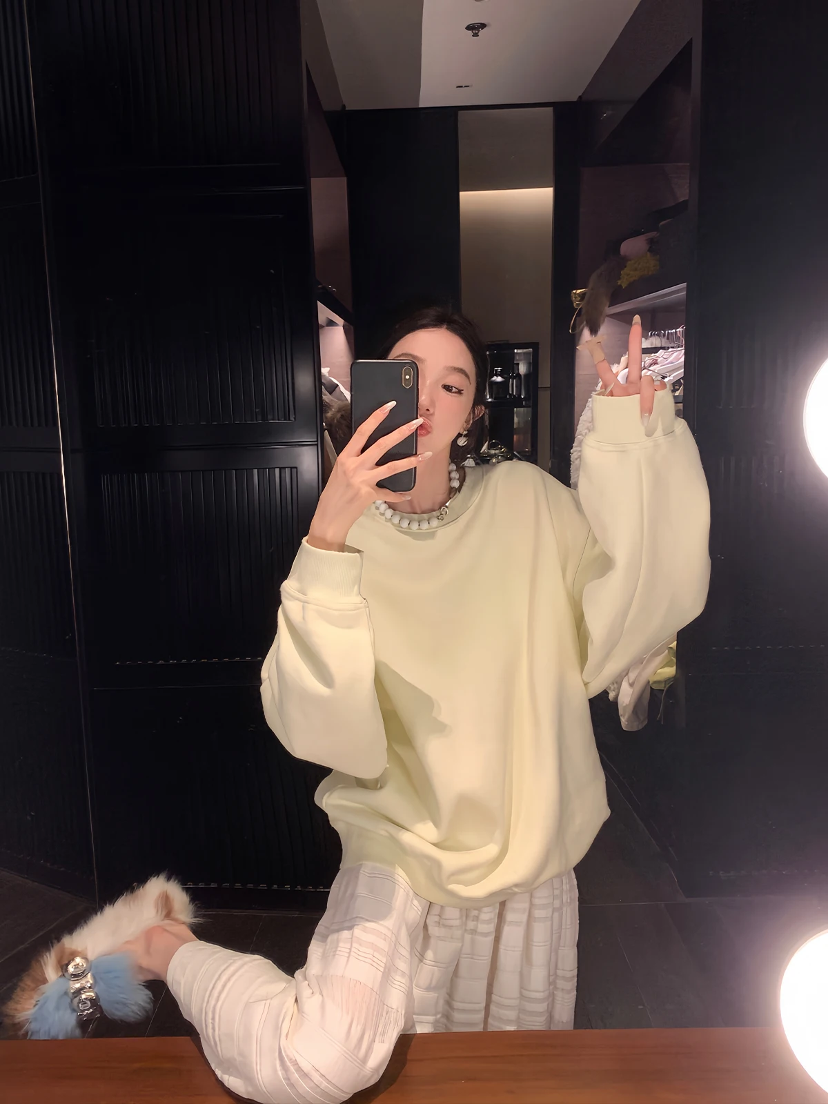 大人可愛い服 50代コーデの完全ガイド｜ルーズフィットシャツで実現する自然な可愛さ