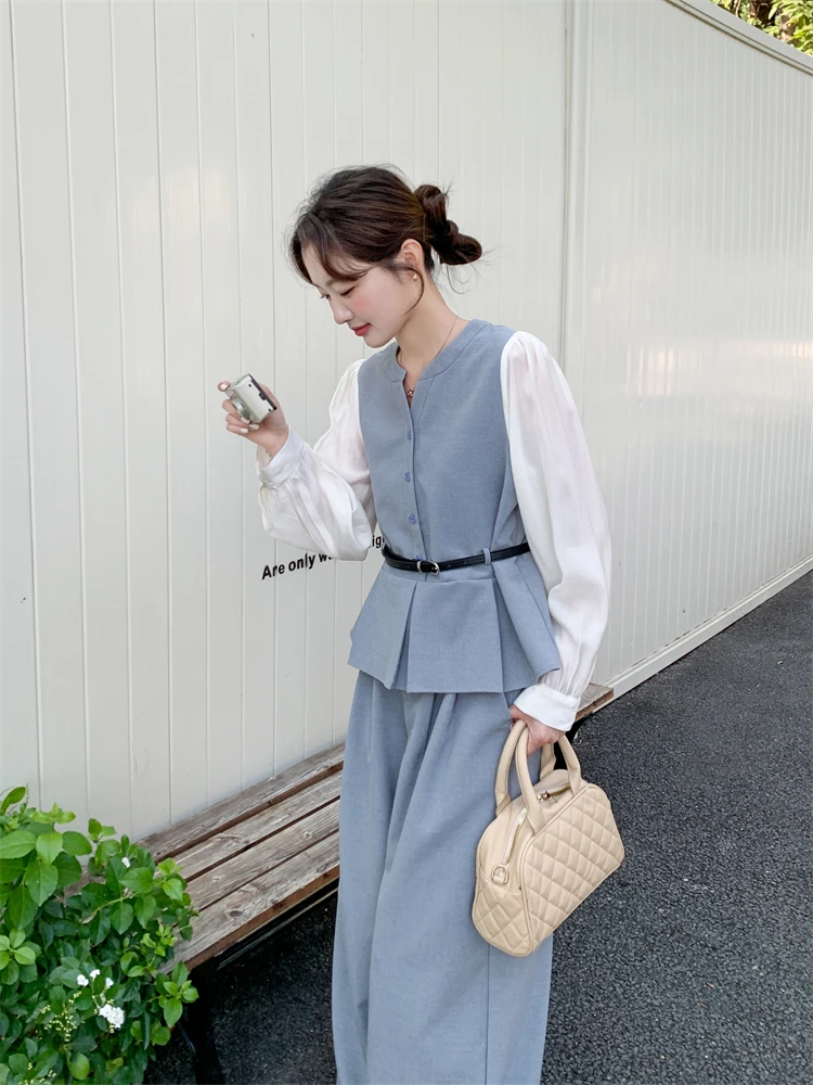 ネイビー t シャツ と 黒 パンツ の組み合わせはファッションに合うのか
