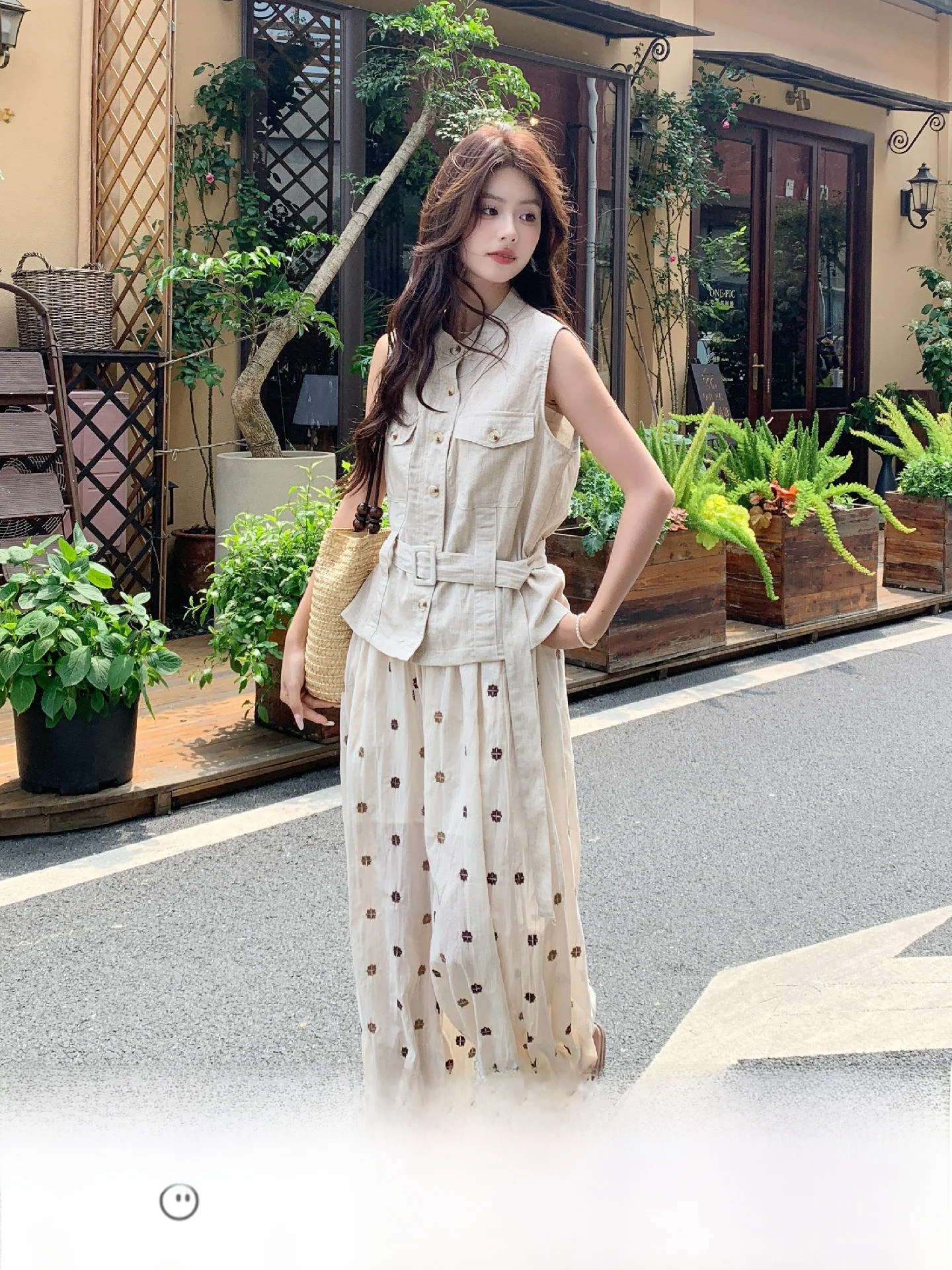 30代の女子会コーデに悩むなら、今夏の感漂う工装風ベストシャツが救う！
