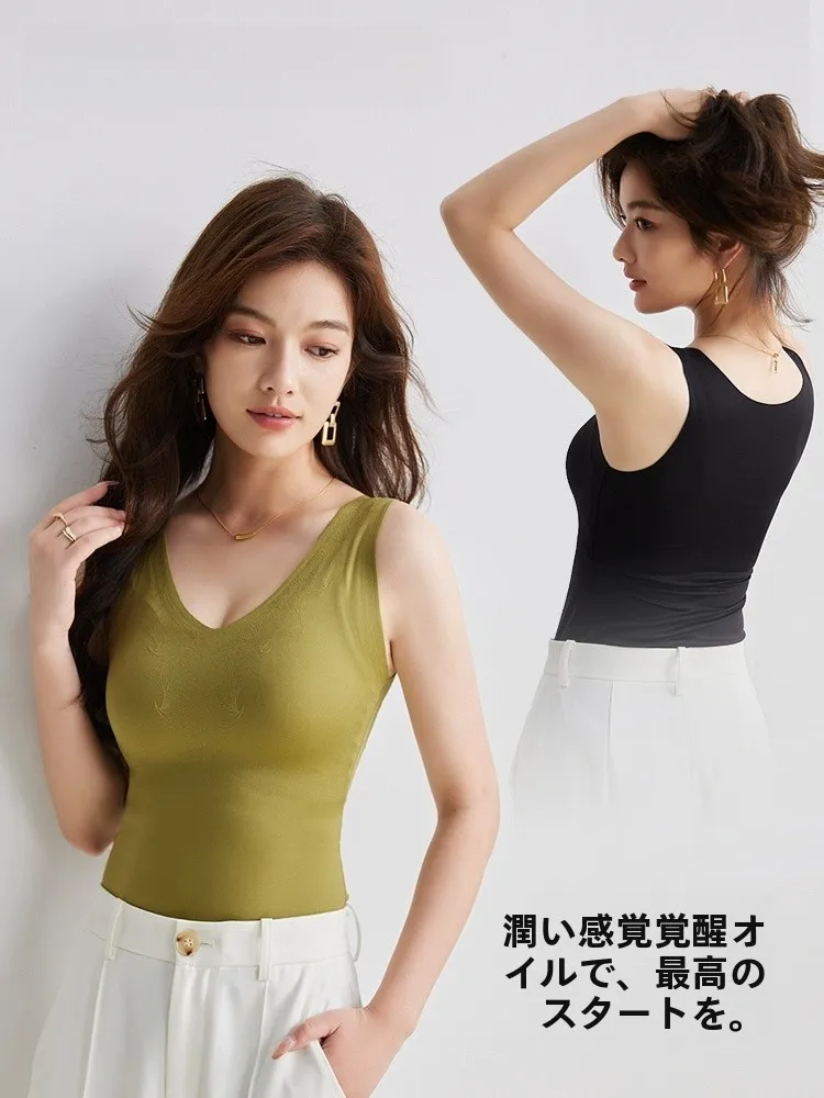 女性用インナー【胸パッド付き・秋冬用】の暖かさと肌触りの実態とは