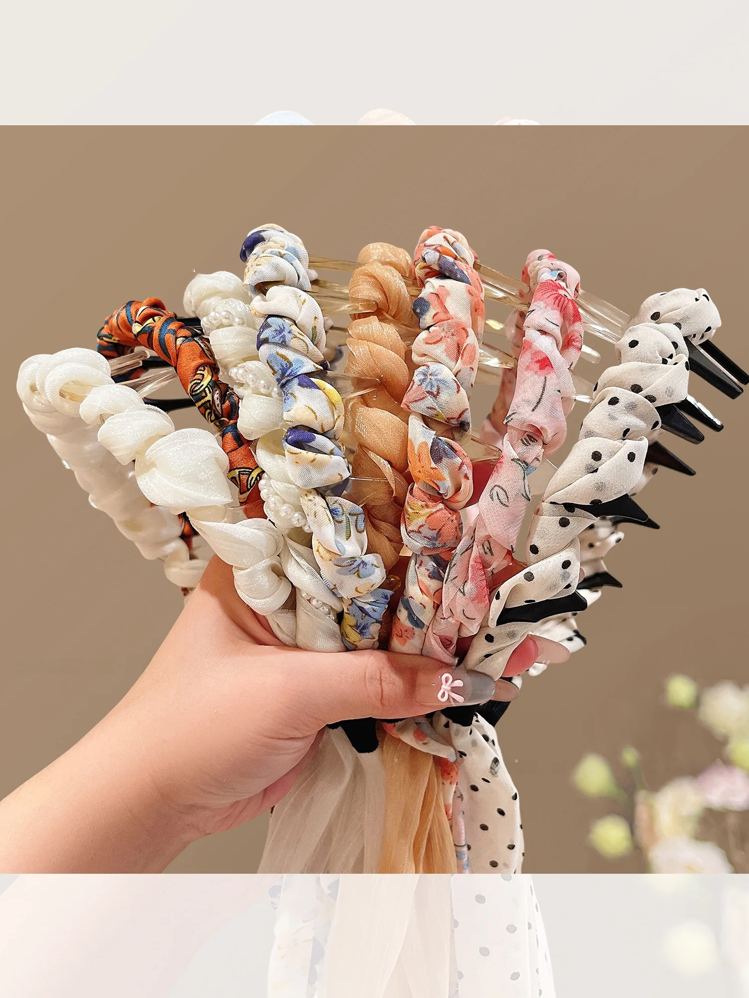 夏祭りヘアアレンジはどう選ぶ？花柄リボン付きヘアバンドが今、注目されている理由