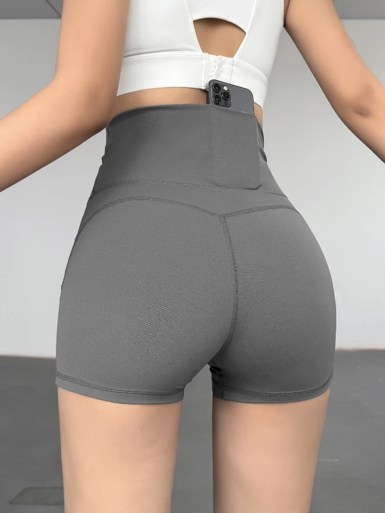 ハイウエストフィットネスショートパンツ ：ランニング・ヨガ対応の通気性と快適性を実証