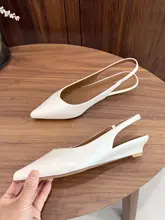シンプルなデザインのオープントゥサンダル【低ヒール・ポインテッドトゥ・春夏用】