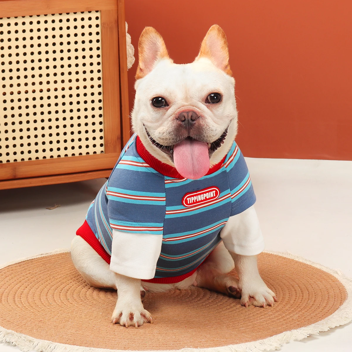 秋用ペット犬服：フレンチブルやパグに最適なフェイクツーツーパーカー
