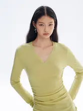 感漂うVネックプリーツ長袖Tシャツ【女性用・スリムフィット・春用】