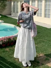 魅力的なドレススーツ【グレーの短袖Tシャツ・白のスカート・セットアップ対応】